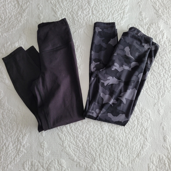 Yogalicious Pants - 2 yogalicious leggings